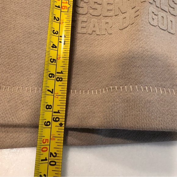 Fear of God Essentials Sweat Shorts Mens Medium Color Smoke NWT - Picture 7 of 10